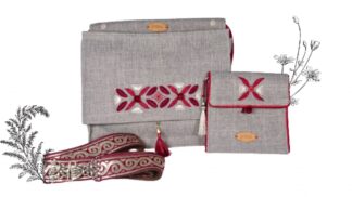 Sac brodé fleurs rouges